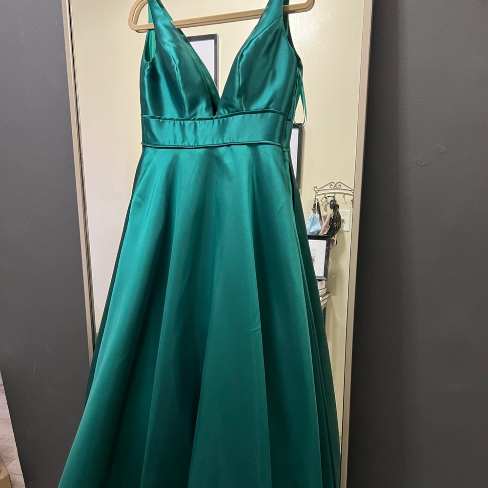 Mac Duggal Emerald Green Satin V-Neck A-Line Evening Gown